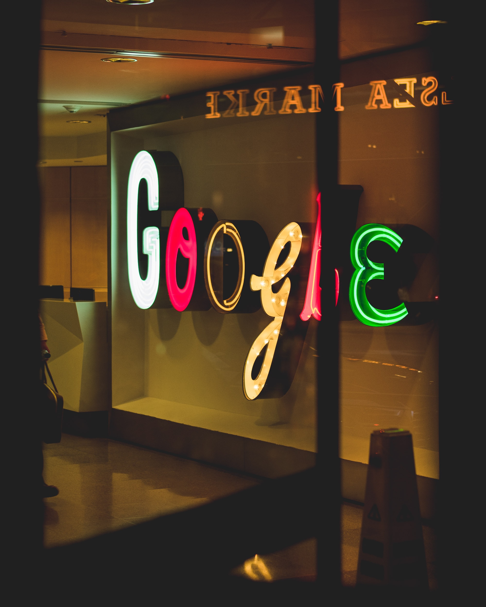 logo di Google su un muro